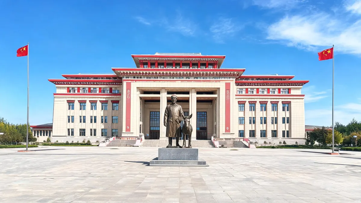 库尔班·吐鲁木纪念馆